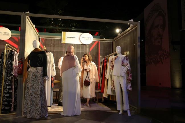 Fashion show without catwalks promotes modest wear in Dubai | iNFOnews.ca Fashion show without catwalks promotes modest wear in Dubai | iNFOnews.ca