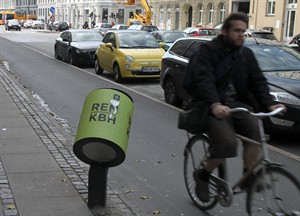 European cities promote cycling with everything from 'superhighways' to revolving bike racks | iNFOnews.ca CP20630657