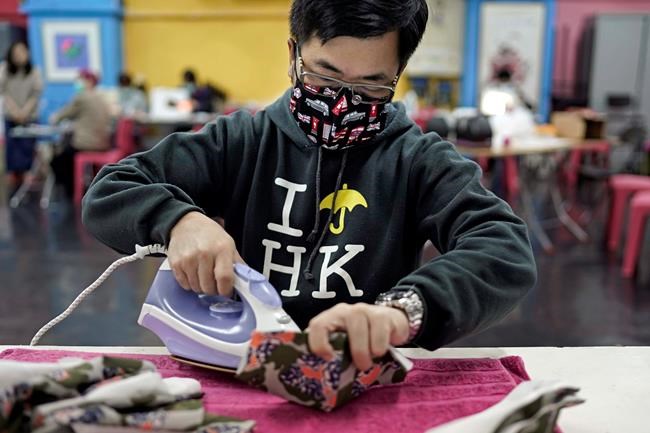 Hong Kong volunteers make homemade masks to combat virus | iNFOnews.ca Hong Kong volunteers make homemade masks to combat virus | iNFOnews.ca