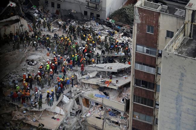 Despair rises for relatives of the missing in Mexico quake | iNFOnews.ca CP372570445