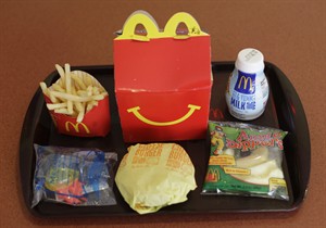 McDonald's, Burger King, KFC accused of violating Chilean law banning toys in kids' meals | iNFOnews.ca CP19622713