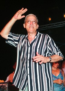 Juan Formell, heart of Cuban big band orchestra Los Van Van, dies at 71 | iNFOnews.ca