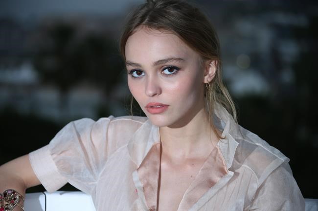 Johnny Depp's daughter defends him after abuse allegations | iNFOnews.ca Johnny Depp's daughter defends him after abuse allegations | iNFOnews.ca