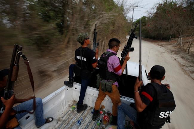 Mexico struggles: whether to talk to vigilantes or jail them | iNFOnews.ca Mexico struggles: whether to talk to vigilantes or jail them | iNFOnews.ca