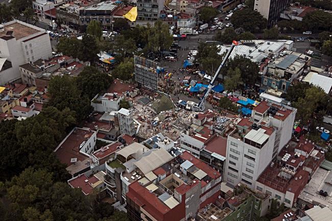 Mexico City takes over collapse site for earthquake memorial | iNFOnews.ca Mexico City takes over collapse site for earthquake memorial | iNFOnews.ca