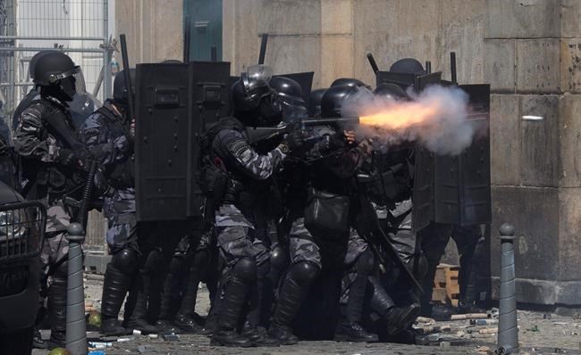 Protesters against austerity clash with police in Rio | iNFOnews.ca