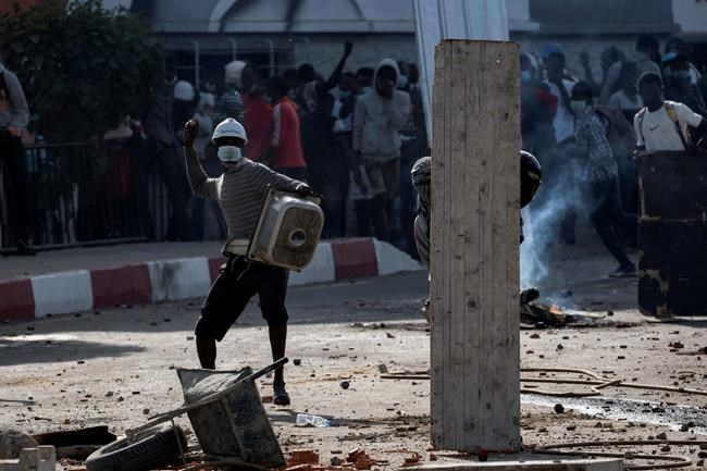 Violent Senegal protests supporting opposition leader kill 1 | iNFOnews.ca