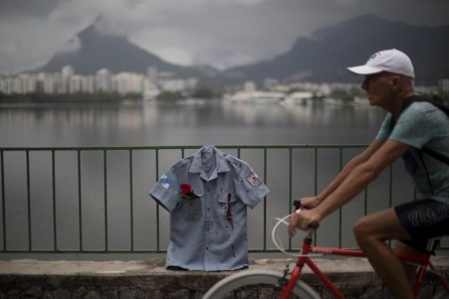 Relatives of slain Rio police officers hold demonstration | iNFOnews.ca