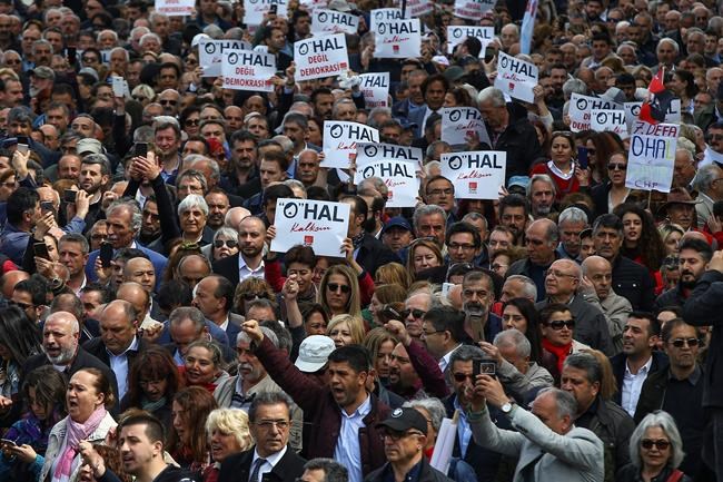 Turkey's opposition protests state of emergency with sit-ins | iNFOnews.ca CP1970289547