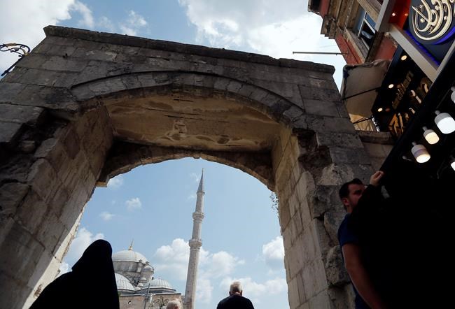 As warm welcome chills, Turkey clamps down on Syrians | iNFOnews.ca