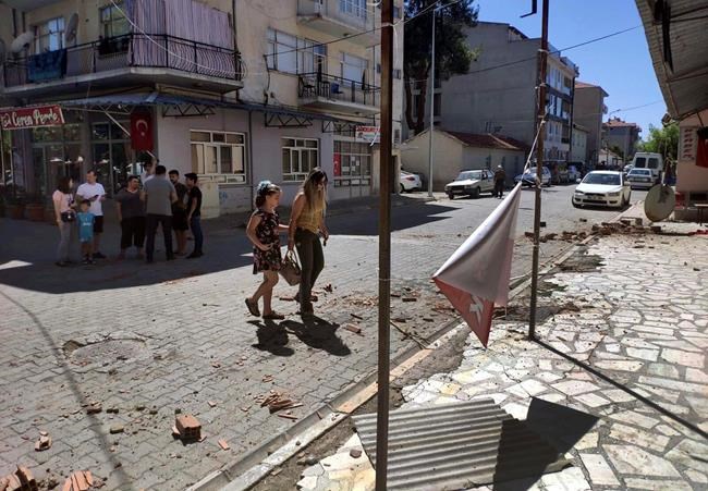 Magnitude 6 quake shakes western Turkey; more than 20 hurt | iNFOnews.ca Magnitude 6 quake shakes western Turkey; more than 20 hurt | iNFOnews.ca