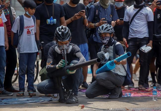 Pope says he symbolically kneels in plea for Myanmar peace | iNFOnews.ca