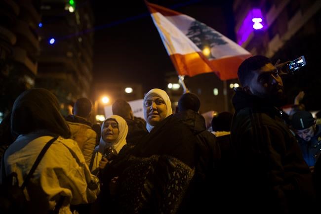 Lebanese protesters turn their ire on banks | iNFOnews.ca CP1673536313