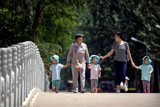China's birthrate dropped despite allowing 2-child families | iNFOnews.ca