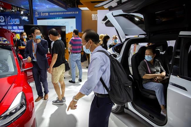 China auto show forging ahead under anti-virus controls | iNFOnews.ca CP443544344