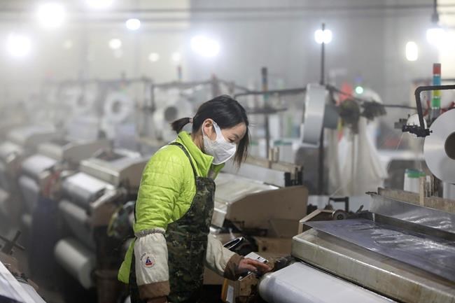 China manufacturing plunges in February amid virus controls | iNFOnews.ca