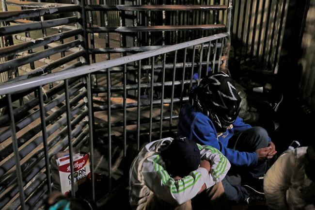 Border impasse ends as US lets 6 Hondurans apply for asylum | iNFOnews.ca Border impasse ends as US lets 6 Hondurans apply for asylum | iNFOnews.ca