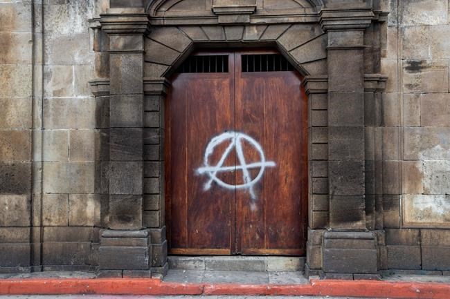 Guatemala condemns fire at Congress; 12 injured in protests | iNFOnews.ca