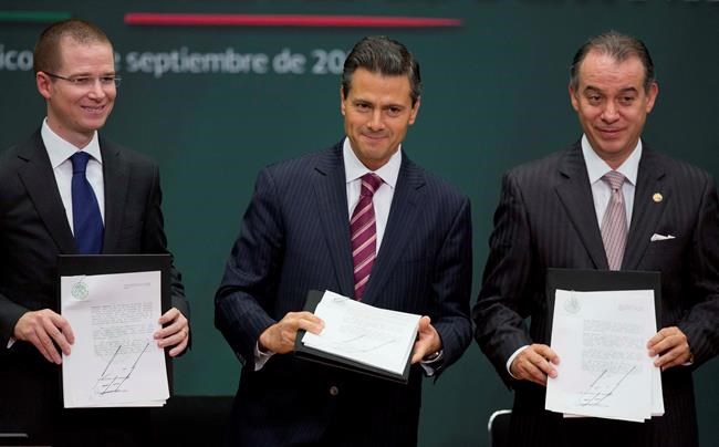 Top Mexico presidential candidate vows to undo school reform | iNFOnews.ca