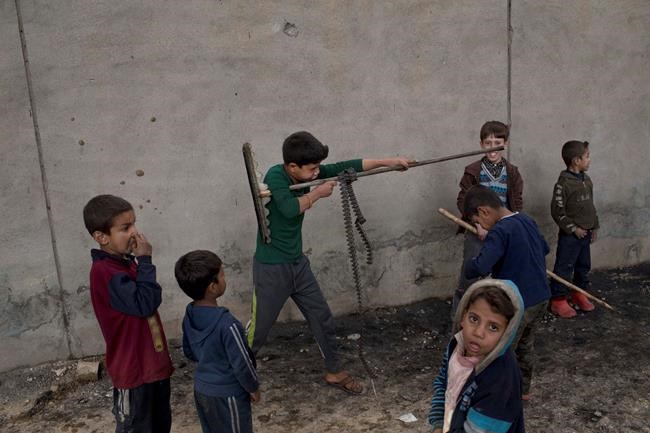 Iraq troops slow Mosul advance as they clear neighbourhoods | iNFOnews.ca