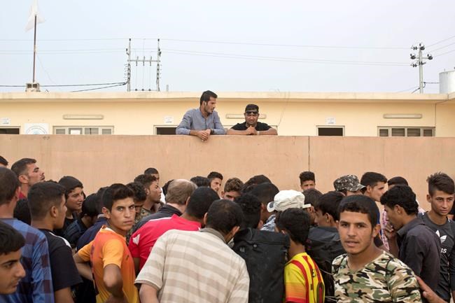 Iraqis on edge of Mosul face a deadly dilemma: Stay or flee | iNFOnews.ca