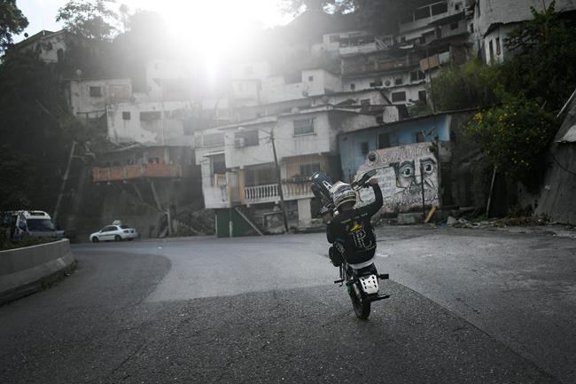 Stunts in the streets for Venezuelan motorcycle virtuoso | iNFOnews.ca