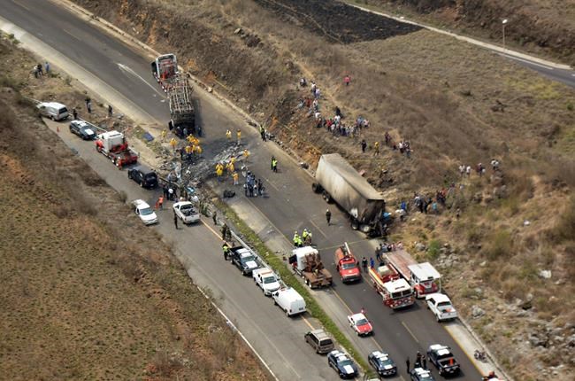 At least 21 dead, 30 injured after tour bus crash in Mexico | iNFOnews.ca