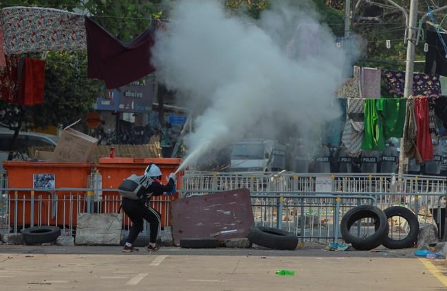 Protesters adapt tactics after Myanmar police use violence | iNFOnews.ca