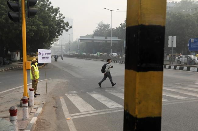 India's capital restricts cars as people choke in dirty air | iNFOnews.ca India's capital restricts cars as people choke in dirty air | iNFOnews.ca