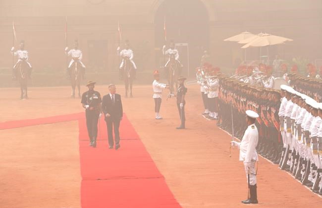 Image of Asia: Inspecting the Indian honour guard in smog | iNFOnews.ca