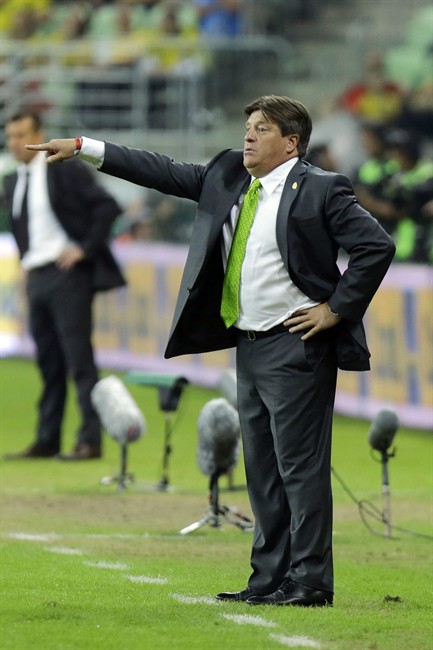 Mexico soccer probe targets coach Herrera, 2 players over partisan tweets on election day | iNFOnews.ca