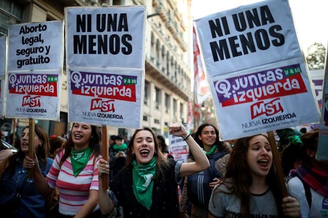 Argentines protest violence against women in large marches | iNFOnews.ca CP2110268752