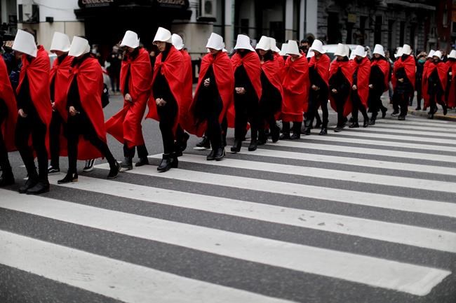 'Handmaid's Tale' march for Argentine abortion rights | iNFOnews.ca