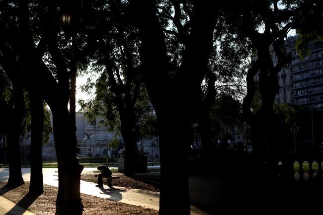 As virus makes goodbyes hard, fears of many more rise in US | iNFOnews.ca As virus makes goodbyes hard, fears of many more rise in US | iNFOnews.ca