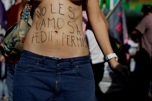 Topless protesters in Argentina criticize macho attitudes | iNFOnews.ca CP931028866