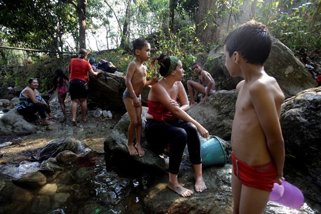 Venezuelans search for water as new blackouts hit nationwide | iNFOnews.ca