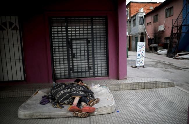 Virus fears begin to haunt crowded slum in Argentine capital | iNFOnews.ca