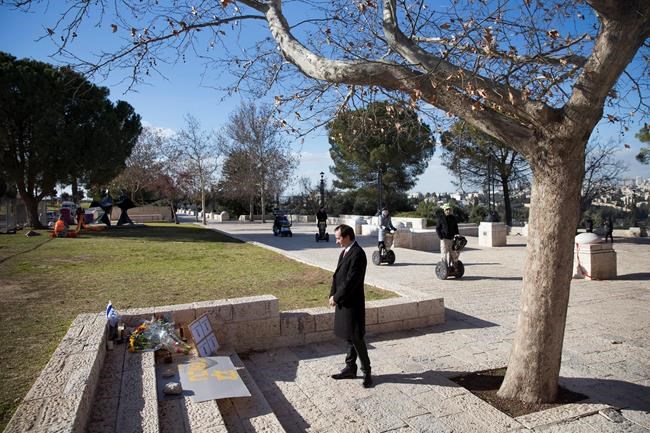 Israeli troops kill knife-wielding Palestinian attacker | iNFOnews.ca Israeli troops kill knife-wielding Palestinian attacker | iNFOnews.ca