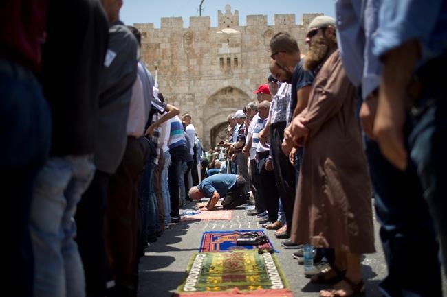 Palestinians clash with Israel police at Jerusalem holy site | iNFOnews.ca CP1685622115