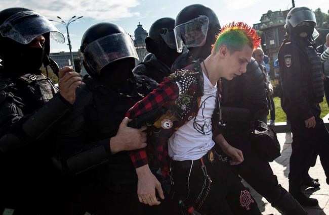 Moscow police detain more than 800 at protest, monitor says | iNFOnews.ca Moscow police detain more than 800 at protest, monitor says | iNFOnews.ca