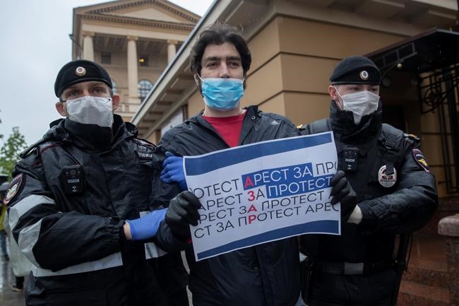 Activists held in Russia for protesting journalist's arrest | iNFOnews.ca