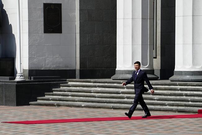 Ukraine president takes political stage in dramatic fashion | iNFOnews.ca Ukraine president takes political stage in dramatic fashion | iNFOnews.ca