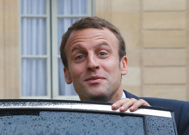 French economy chief Macron, eyeing presidential bid, quits | iNFOnews.ca