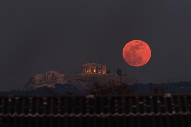 Lunar showstopper: Super blue blood moon awes and wows | iNFOnews.ca Lunar showstopper: Super blue blood moon awes and wows | iNFOnews.ca