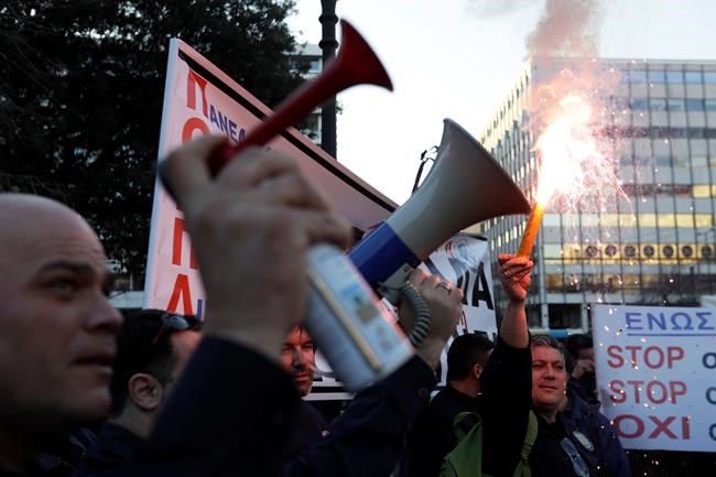 Police, coast guard, fire service unions protest in Greece | iNFOnews.ca
