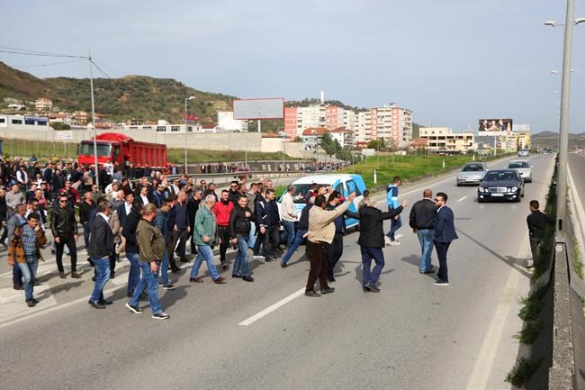 Albanian opposition blocks roads in anti-government protest | iNFOnews.ca Albanian opposition blocks roads in anti-government protest | iNFOnews.ca