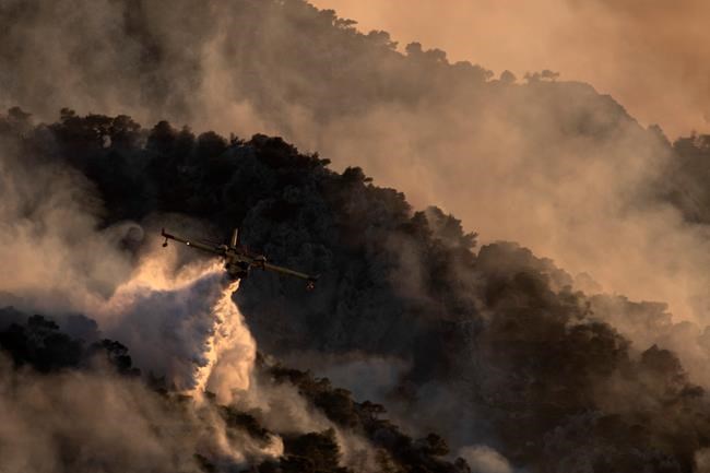 As winds drop, firefighters see gains against Greek wildfire | iNFOnews.ca As winds drop, firefighters see gains against Greek wildfire | iNFOnews.ca