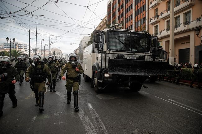 Police fire tear gas to break up banned gatherings in Greece | iNFOnews.ca