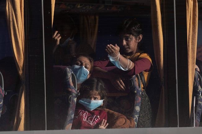 Greece moves asylum-seekers to ease crowding at island camps | iNFOnews.ca