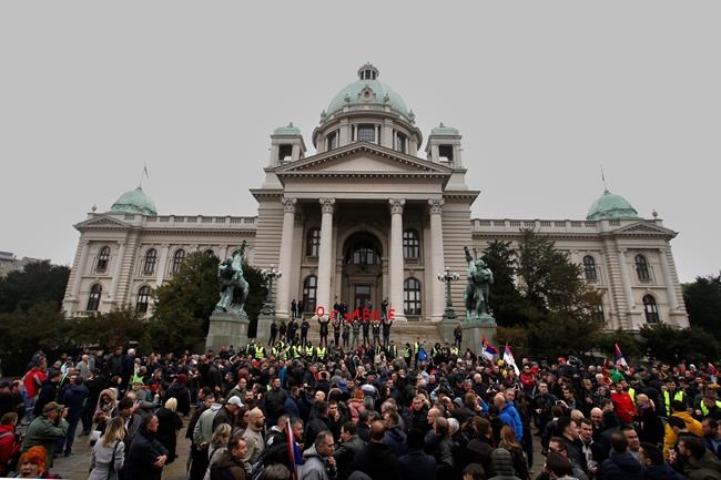 Thousands rally in Serbia against populist leader Vucic | iNFOnews.ca CP482729674